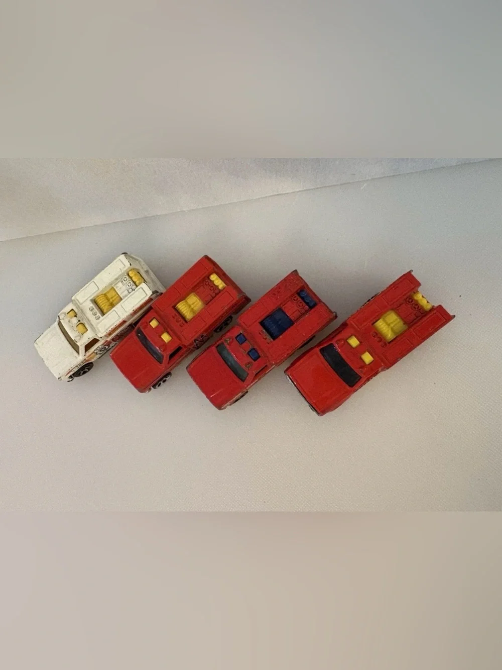 Lot Of 4 Die Cast Hot Wheels Emergency Vehicles Baywatch Paramedic Collectable